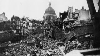 Zerstörungen in London nach einem Luftangriff
